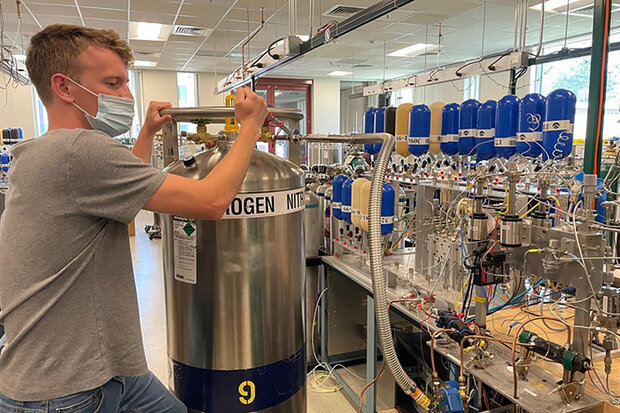 Lab work with gases