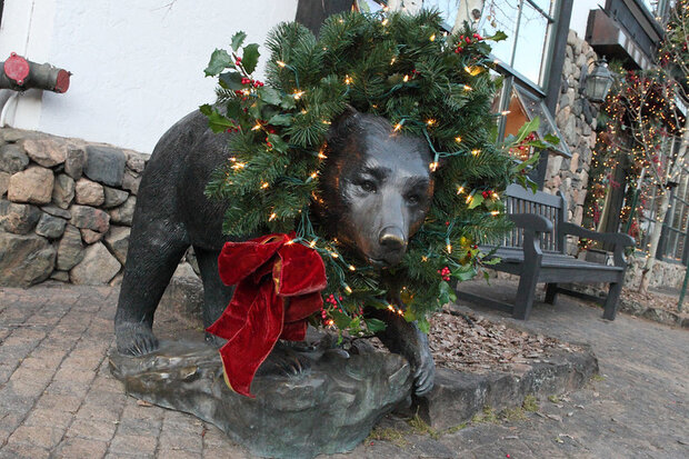 Bear with Christmas wreath