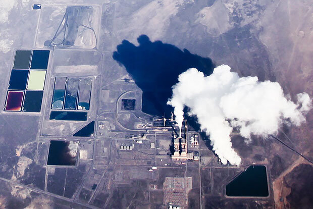 Photo of steam billowing from a coal-fired powerplant in Utah